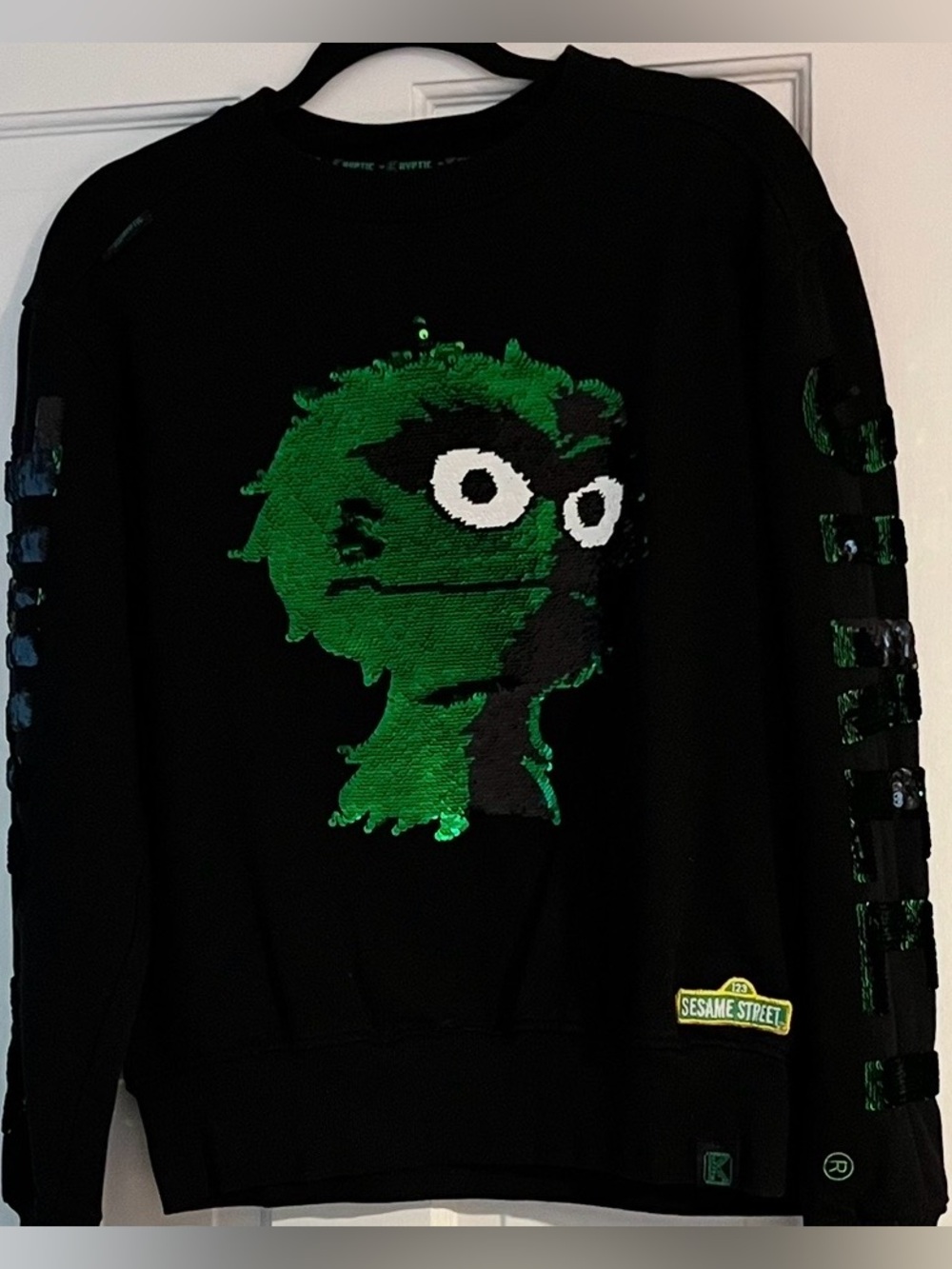 Sesame Street Rare Black Sweatshirt Green Oscar the Grouch Sequin Graphic Unisex